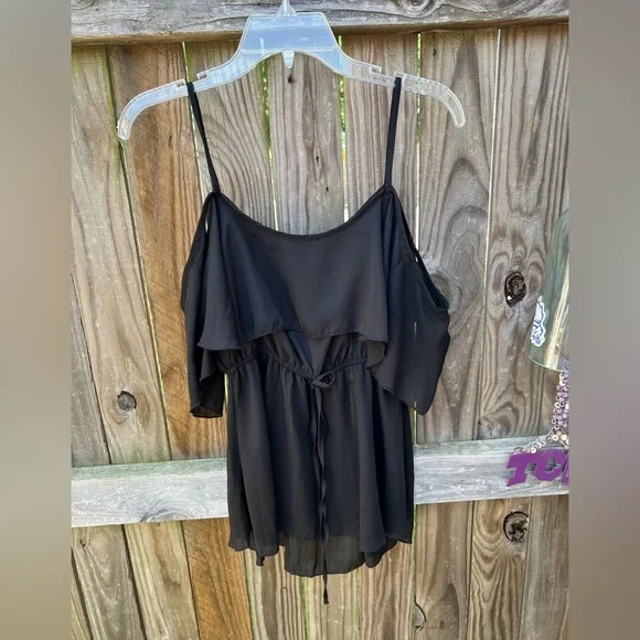 👗Charlotte Russe black cold shoulder top - Picture 3 of 10